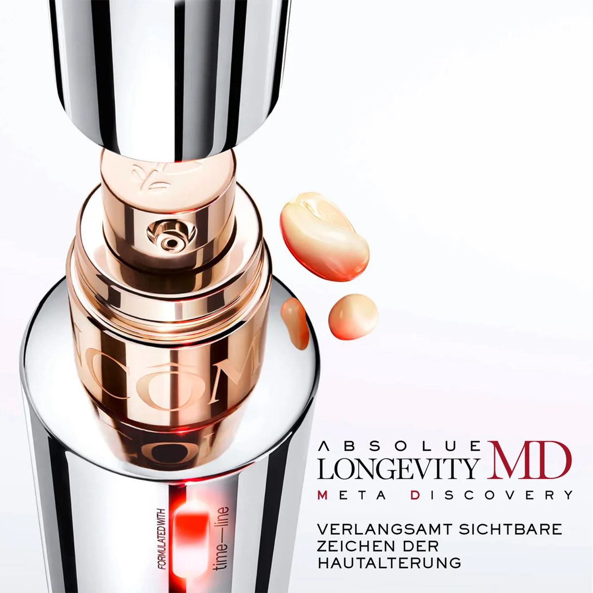 Nahaufnahme des Lancôme Absolue Longevity MD Flakons in Silber und Roségold. Luxuriöse Gesichtspflege gegen Hautalterung mit innovativer Formel vor weißem Hintergrund.