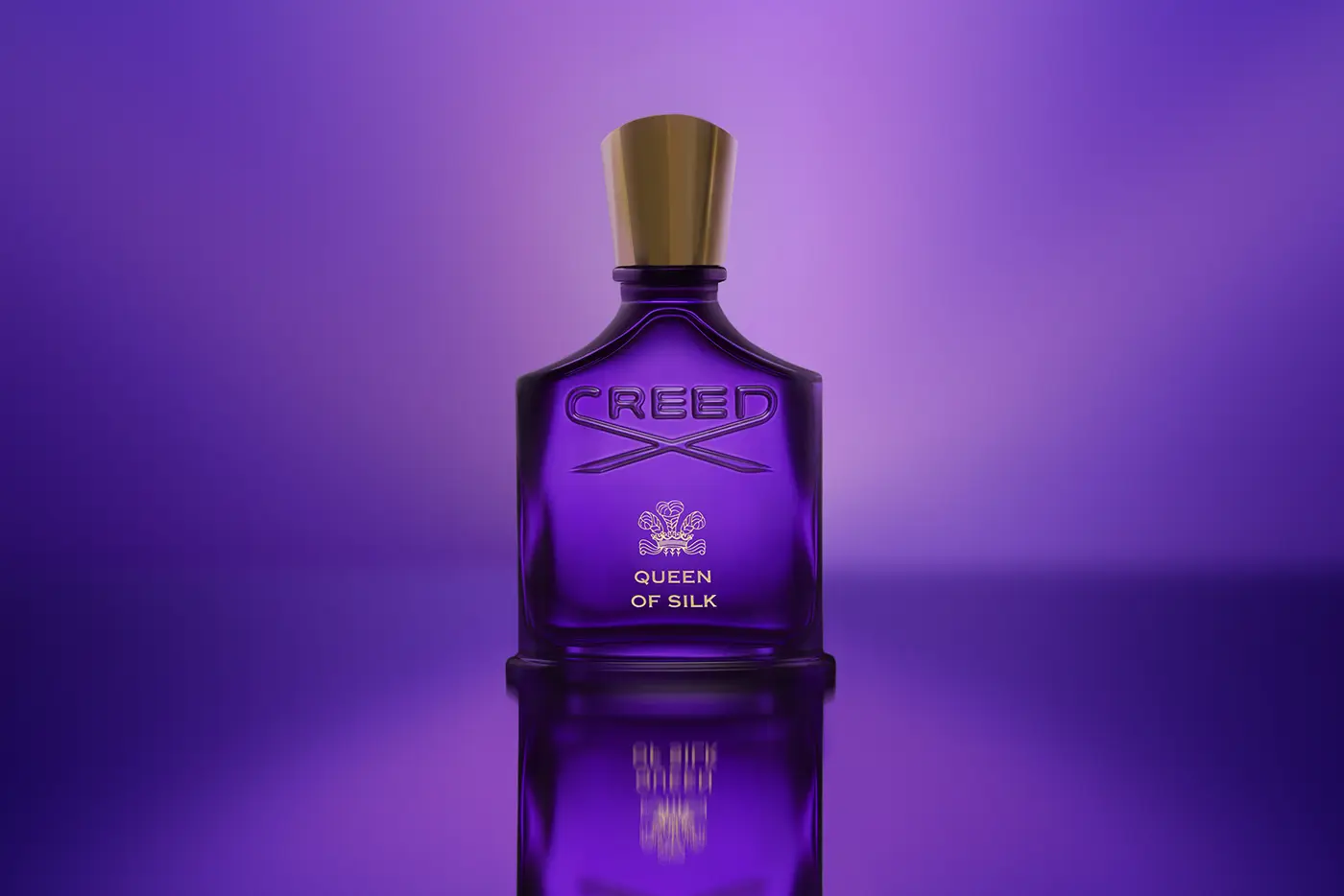 Parfum-Flakon von QUEEN OF SILK von CREED auf lilafarbenem Hintergrund