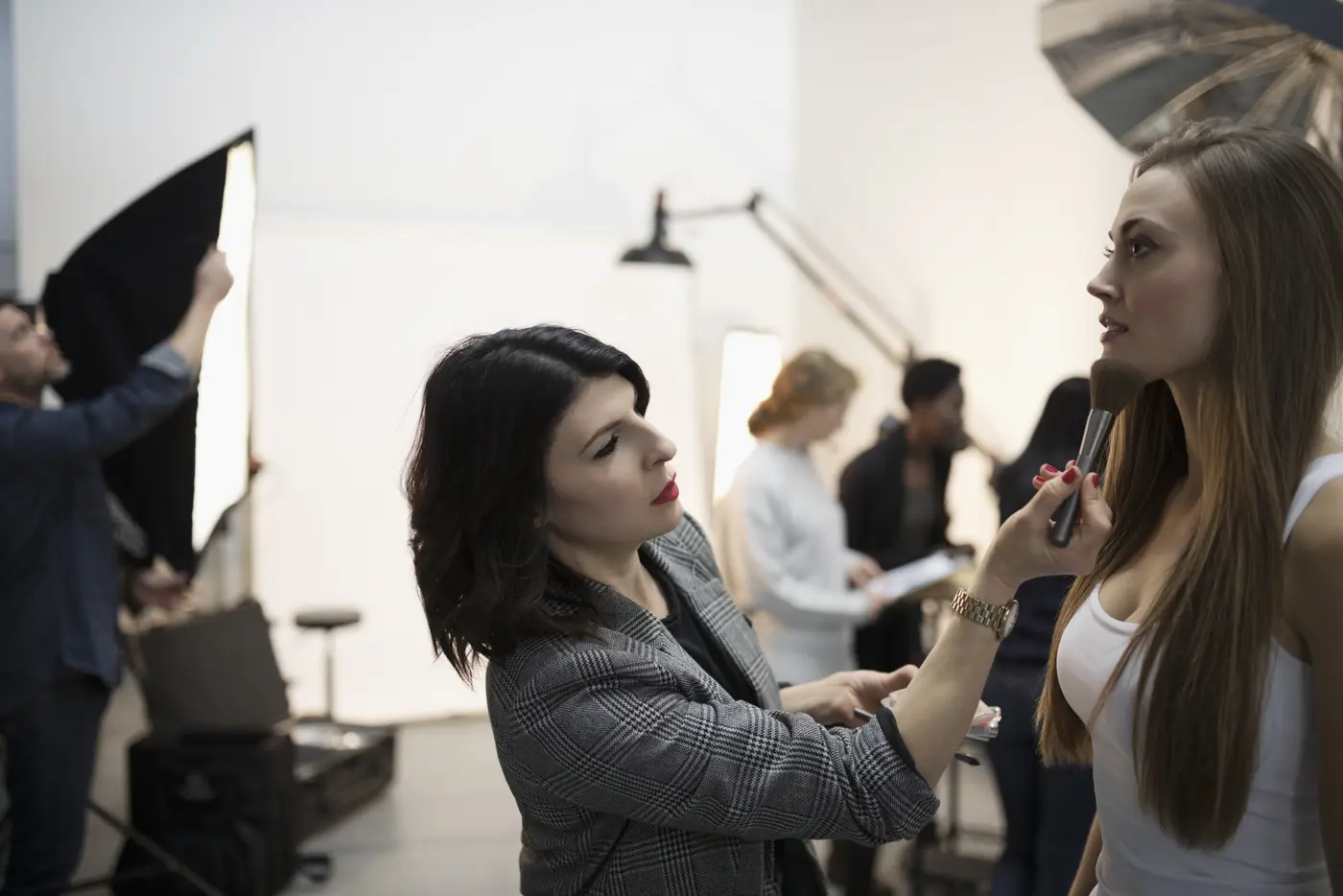 Make-up Artist bei der Arbeit