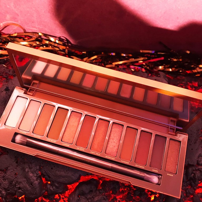 Die neue Urban Decay Make-up Palette Naked Heat
