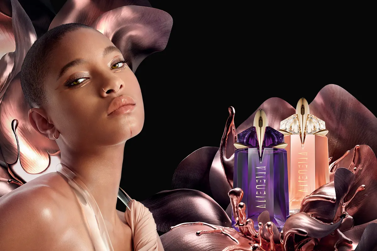 Key Visual mit Willow Smith, Produktabbildung von Alien Goddess Eau de Parfum Supra Florale