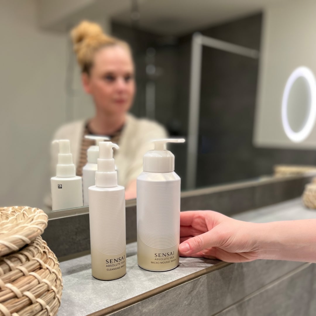 Die YBPN Redakteurin Svenja testet SENSAI Produkte