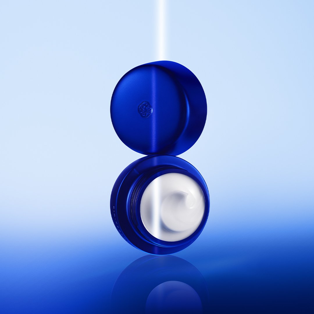 Geöffneter Tiegel der Bio-Performance Skin HIForce Cream von SHISEIDO