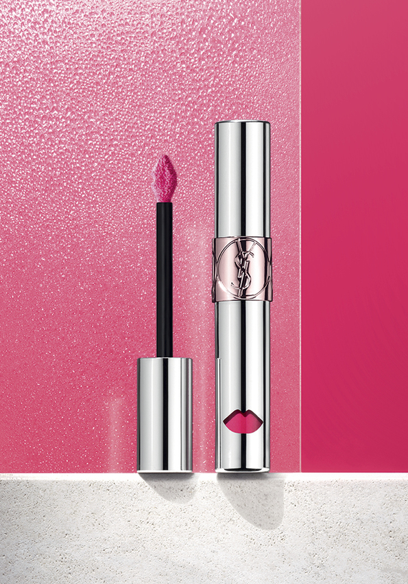 Lip Balm vor rosa Hintergrund