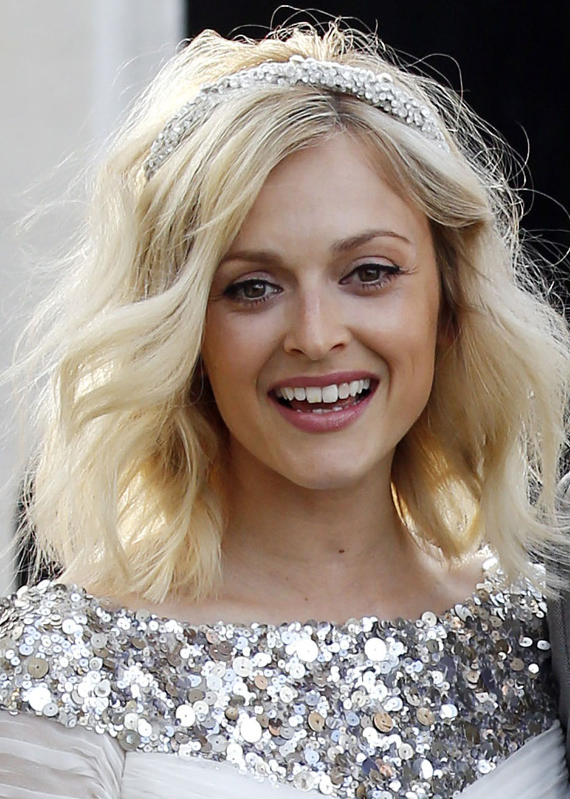 Fearne Cotton mit Haarreif und welligem Haar