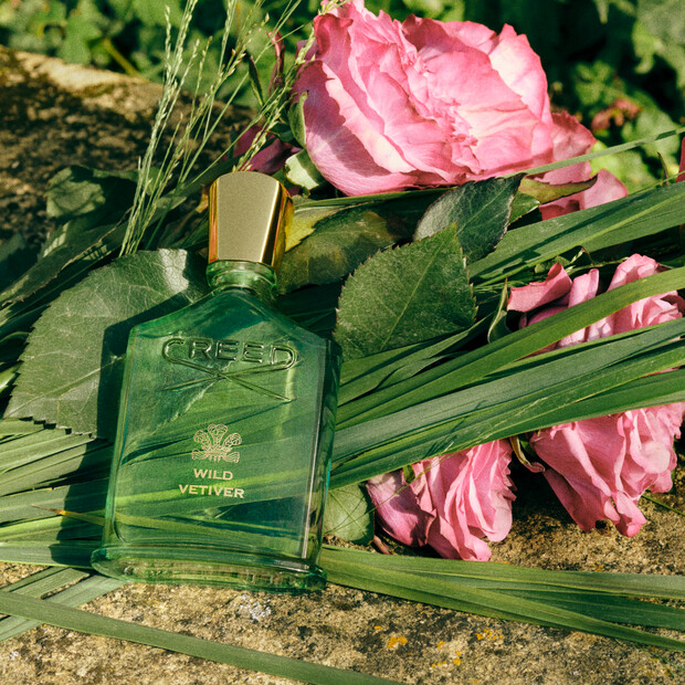 Flakon von Wild Vetiver mit Ingredienzien; Rose Centifolia