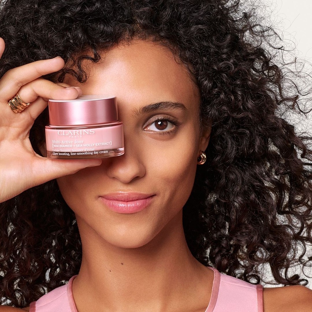 Multi Active Jour & Nuit von Clarins Multi Active Jour & Nuit von Clarins mit Model