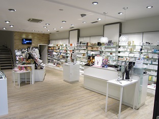 Swan Cosmetic-Studios Parfümerie Ladentheke