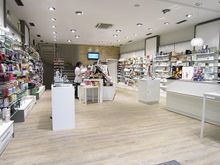 Swan Cosmetic-Studios Parfümerie Innenansicht